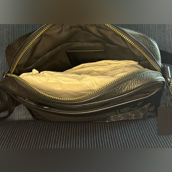 Limited edition coach crossbody. - Picture 4 of 4